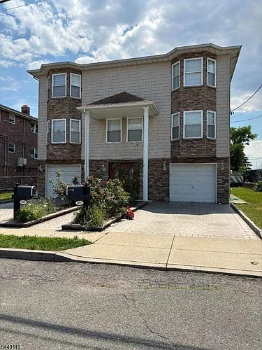 38 Henry St #A Photo 1