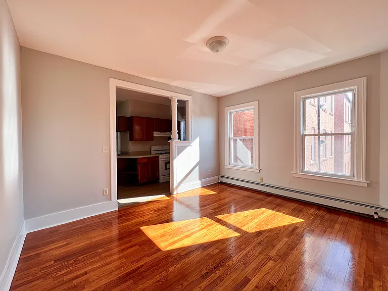291 Buckingham St / Luca Investments LLC — Photo 47