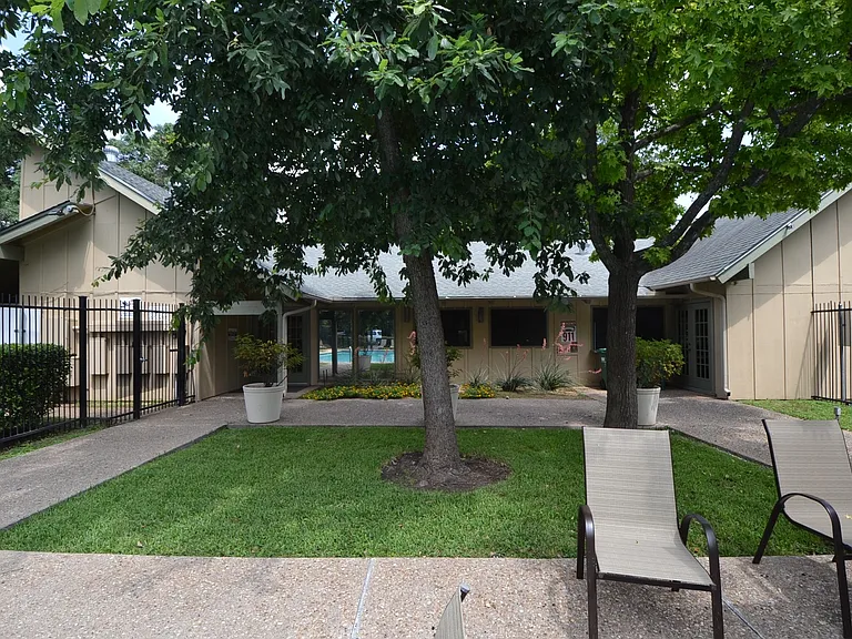 900 W Village Ln — Photo 26
