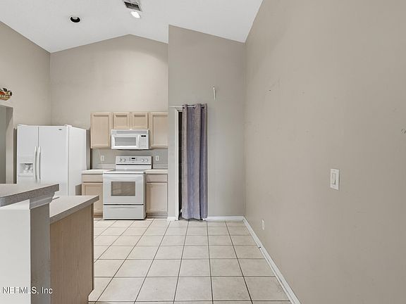 5th image of 917 BUTTERCUP Drive