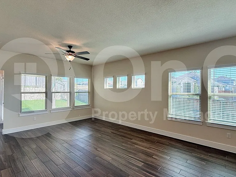 257 James Caird Dr — Photo 7