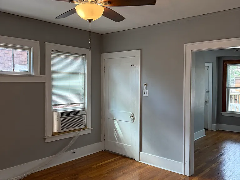 1052 Beaconsfield Ave — Photo 3