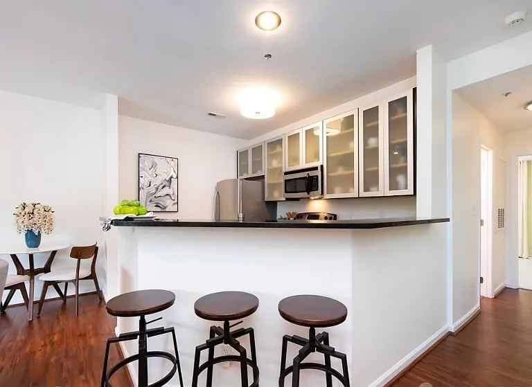 525 N Graham St — Photo 12