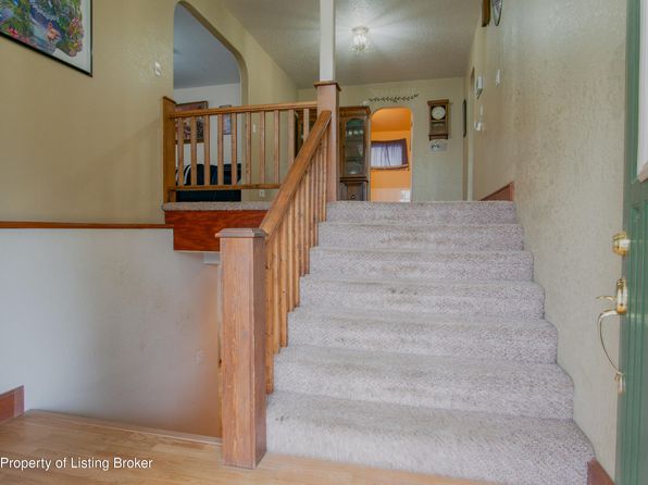 221 S Main St, Richardton, ND 58652