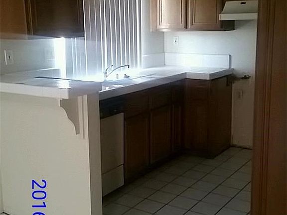 3rd image of 637 E Merion St