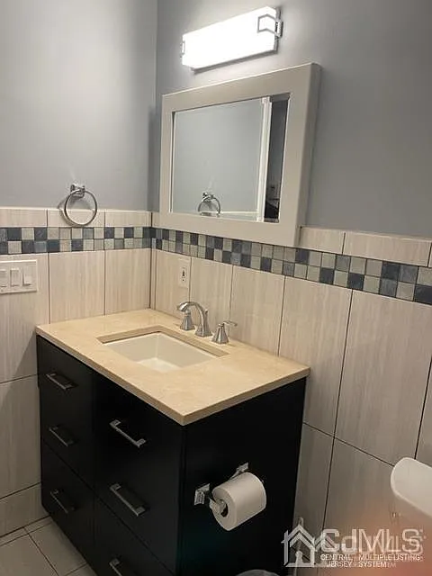 3 bed, 1.5 bath, 1184 sqft, $2,800 — Photo 4