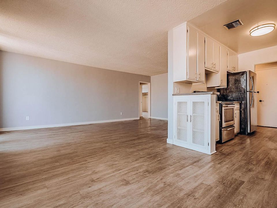 1st image of 8011 Romaine St #315