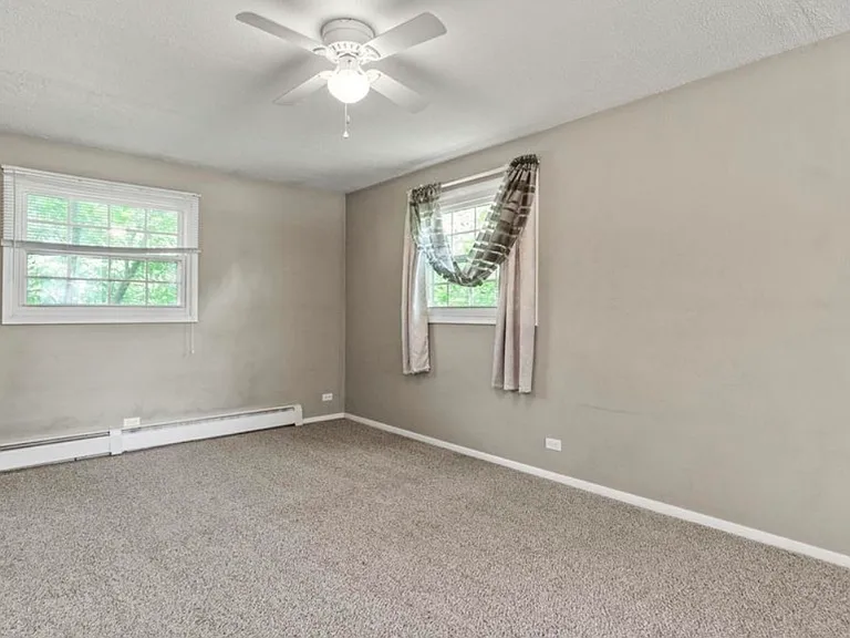 1005 E Washington Center Rd — Photo 18