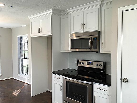 5th image of 2526 Glen Haven Ln