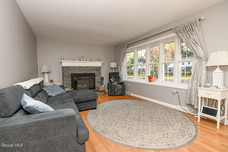 5th image of 82 Brockley Drive