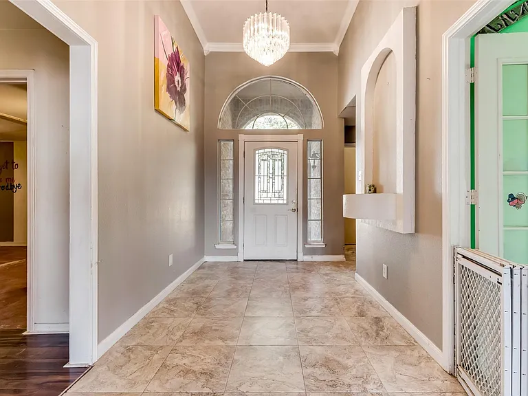 521 Brazos St — Photo 1