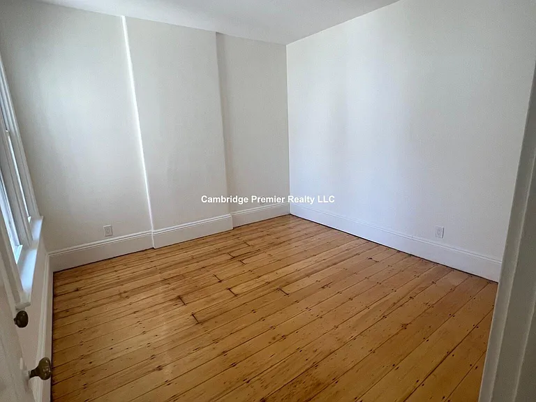 1427 Cambridge St #4 — Photo 3