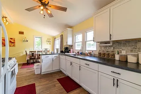 225 Main St — Photo 7