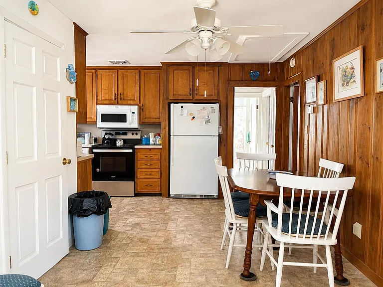110 Old Beach Rd — Photo 6
