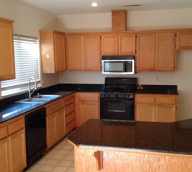 3134 W Lucich Dr — Photo 3