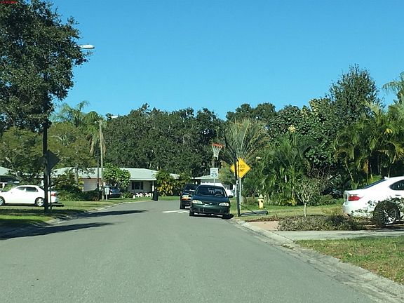 5th image of 1462 Robinson Dr N