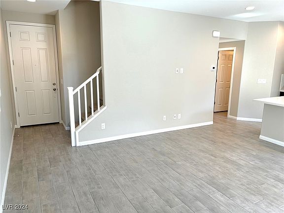 5th image of 10215 Ullom Dr