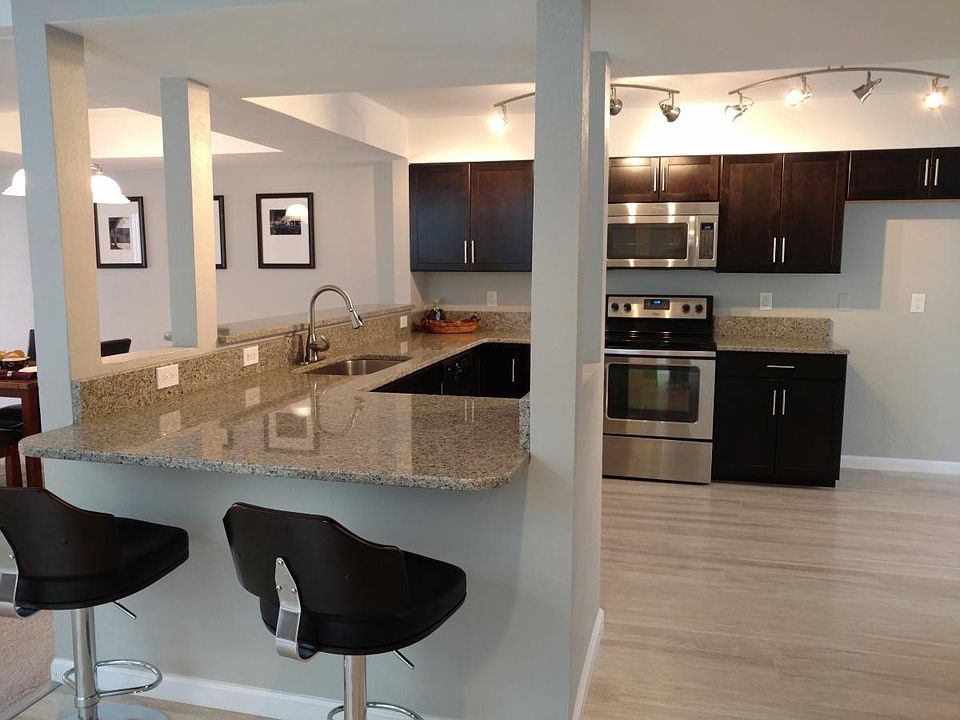 Kitchen sitting area