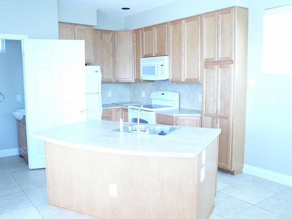 4th image of 914 Recreation Dr