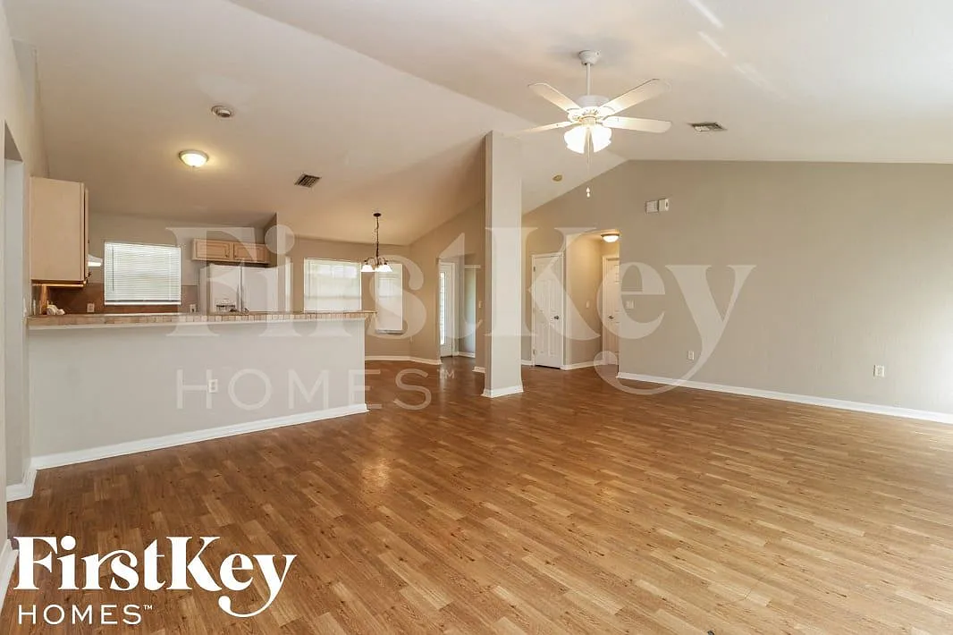 3 bed, 2.0 bath, 1539 sqft, $1,900 — Photo 4