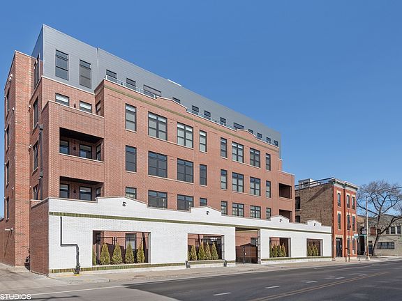 2nd image of 1938 W Augusta Blvd #502