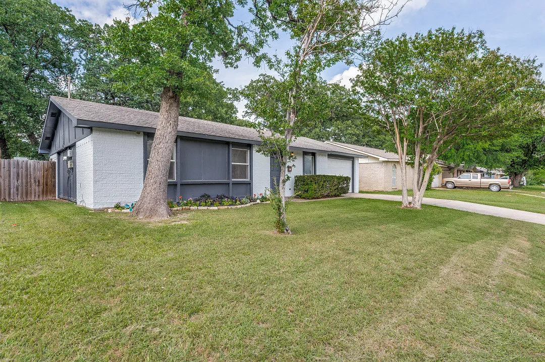 3 bed, 1283 sqft, $2,300 — Photo 2