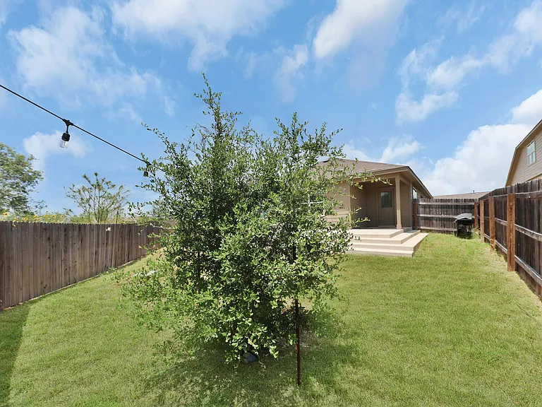 606 Bean Bnd — Photo 29