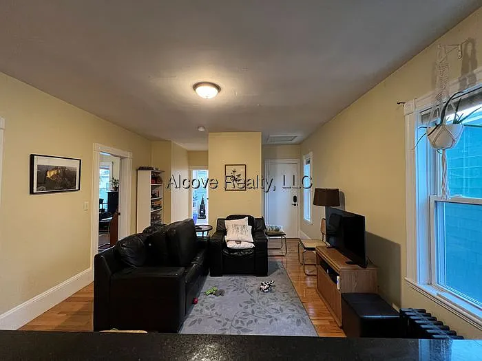 4 bed, 2.0 bath, $5,250 — Photo 4