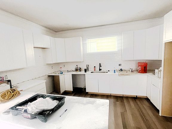 3rd image of 1732 Queen City Ave