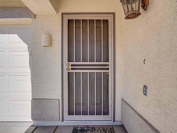 4th image of 410 W Aloe Pl