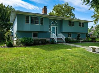 66 Bellows Ln, Southampton, NY 11968