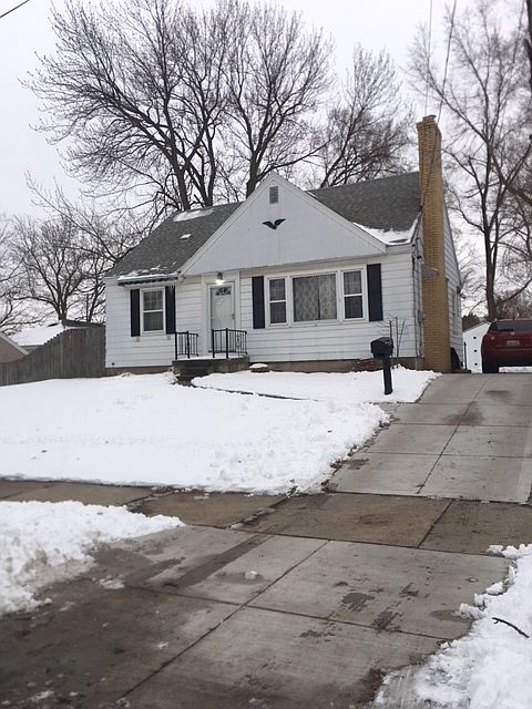 1st image of 950 Eleanor St NE