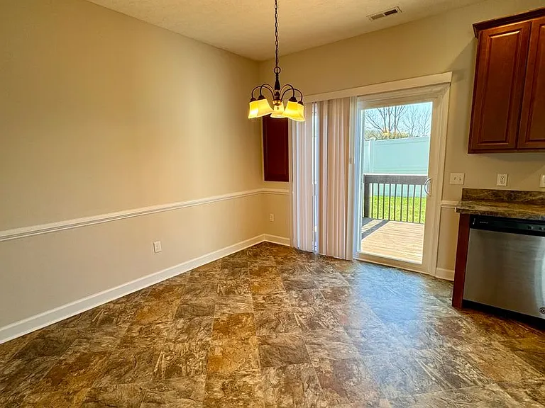 175 Cedar Point Ln — Photo 4