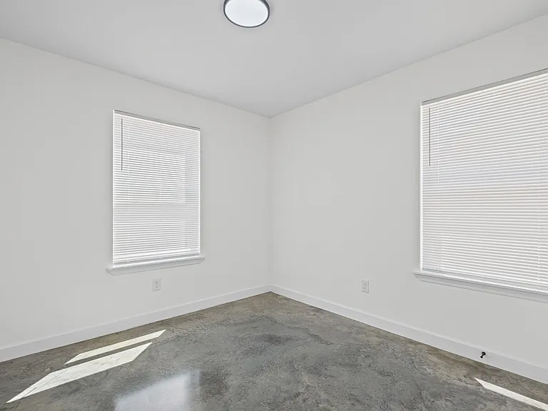 1061 N Avalon St — Photo 13