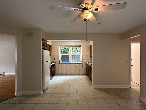 2nd image of 2305 Matthews Ave APT 1
