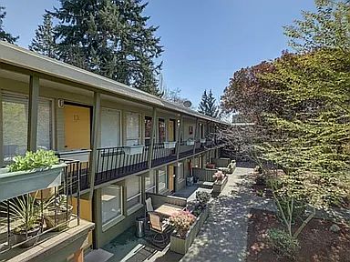 2 story Apartment building