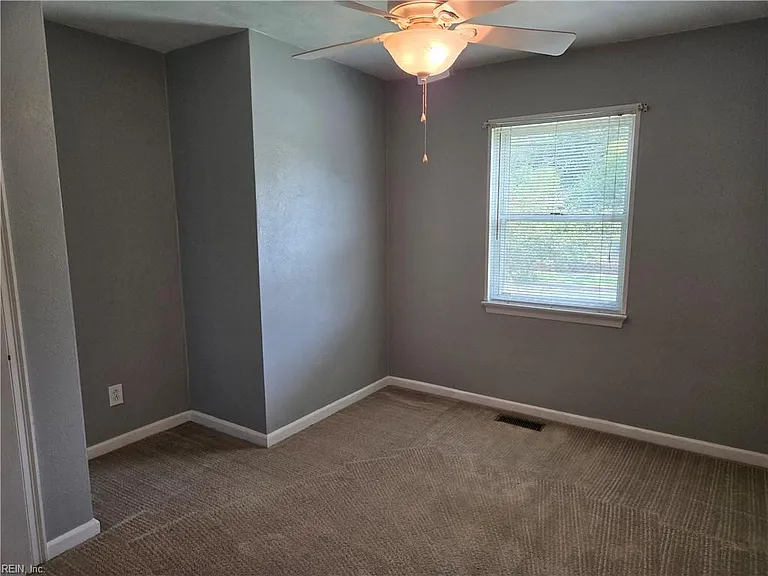 646 Roland Dr — Photo 15