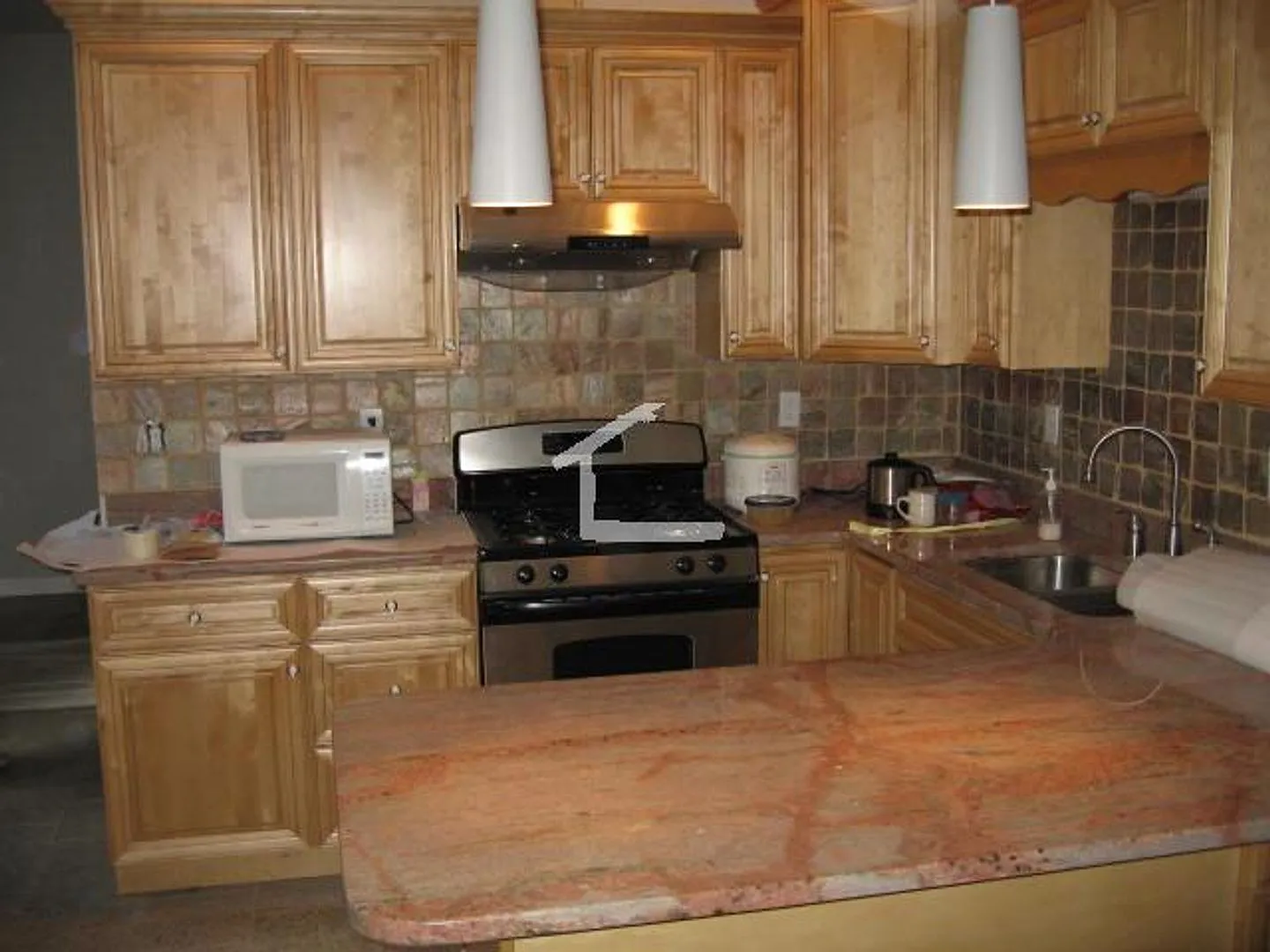 No Brokers Fee, New construction in Allston. Central Heat/AC, In-Unit Washer/Dryer, Eat-in Kitche... — Photo 1