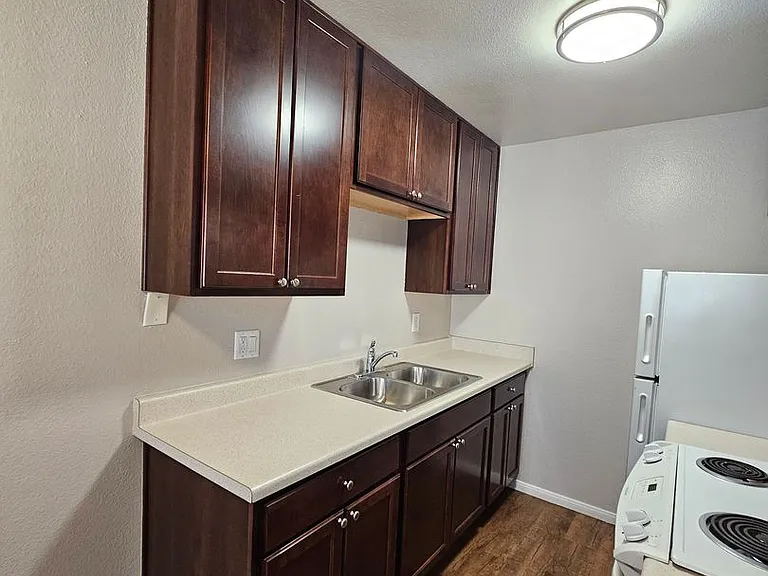 Del Mar Apartment Homes — Photo 34