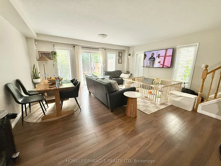 312 Tagge Cres — Photo 4