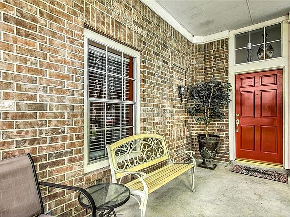 3rd image of 2039 Pembroke Bay Dr