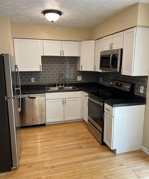 405 Bridger Rd — Photo 2