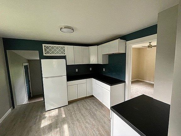 3rd image of 1835 Oakdale Ave