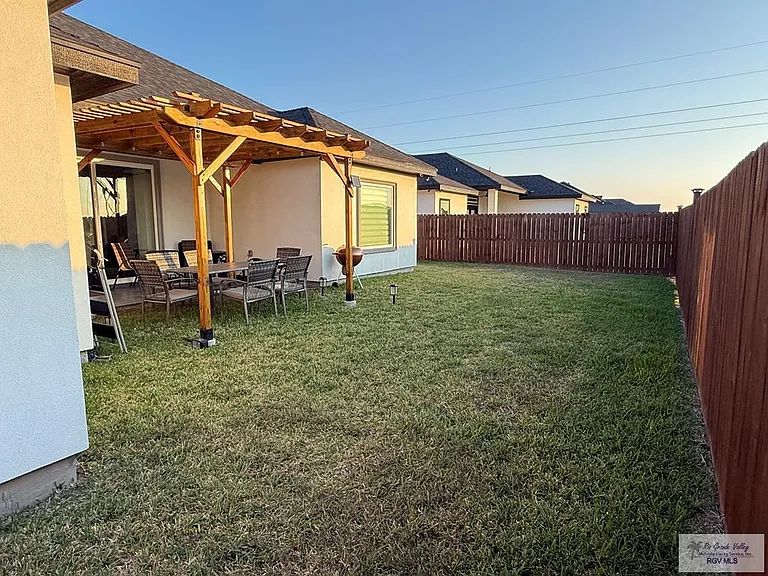 6861 Woodlands Ave — Photo 16