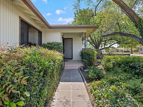4th image of 2709 W Dartmouth Avenue