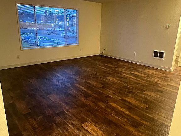 5th image of 3024 Maryland St #16