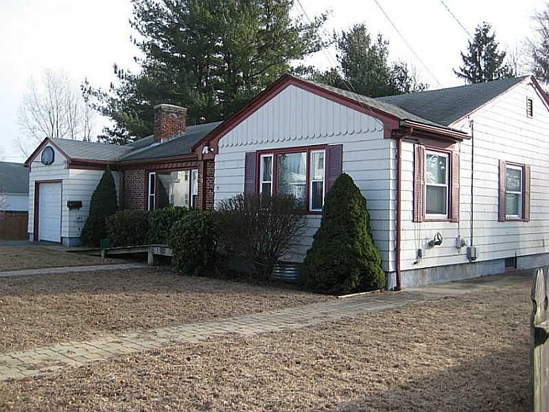 2nd image of 90 Colwell St
