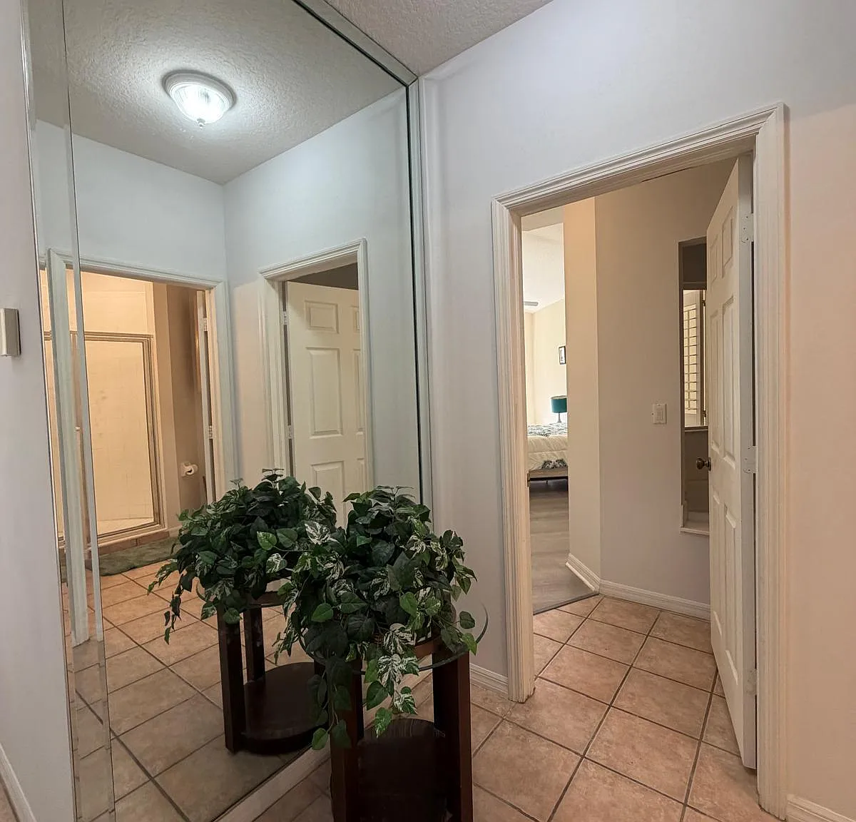 1 bed, 1.0 bath, 1196 sqft, $1,700 — Photo 3