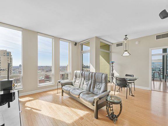 2nd image of 1400 S Michigan Ave APT 2210