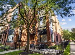 2326 W Wolfram St, Chicago, IL 60618